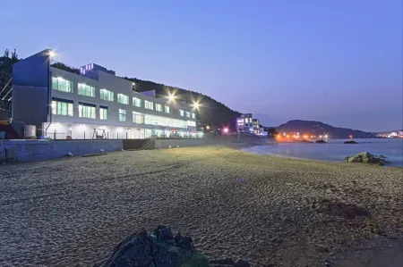 Yeongdeok Pine Beach Pension Отели рядом со станцией Jangsa Station