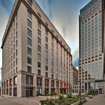 Radisson RED Hotel & Radisson RED Apartments, Kraków Отели рядом с достопримечательностью «Прадник Червоный»