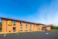 Super 8 by Wyndham Fairmont