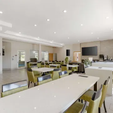 Best Western Plus des Moines West Inn  Suites