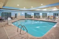 Holiday Inn Express & Suites MILWAUKEE NW – PARK PLACE by IHG - Pools