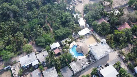 Hotel Ashly Loma Larga