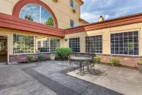 Comfort Suites Salem Hotels in Salem