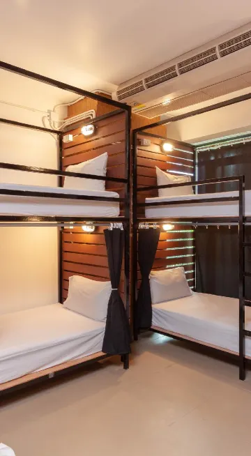 เตียงในห้องพักรวมขนาด 4 เตียง