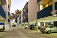 Vista Express Guadalajara Expo SureStay Collection by BW - parking