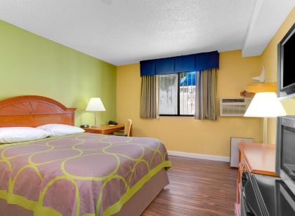 Super 8 by Wyndham Gainesville I-75 Hospital/University Area
