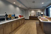 Hampton Inn & Suites Southport - breakfast