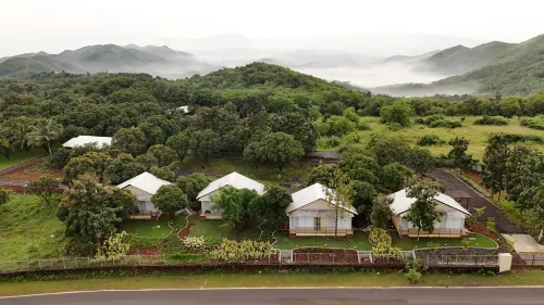 Tiki Farms - Polynesian Boutique Resort- Karjat - Vuoristonäköala