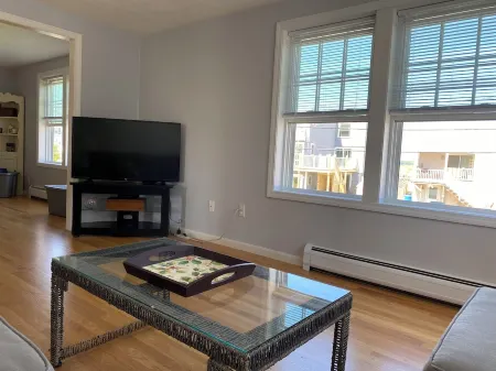 Five Bedroom Seabrook Beach Home Отели в г. Хамптон