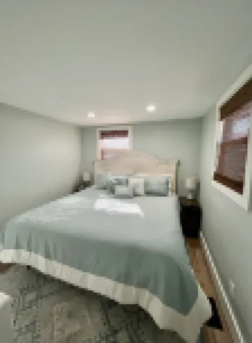 Newly Renovated Beach Bungalow - 3 minute walk to the beach!