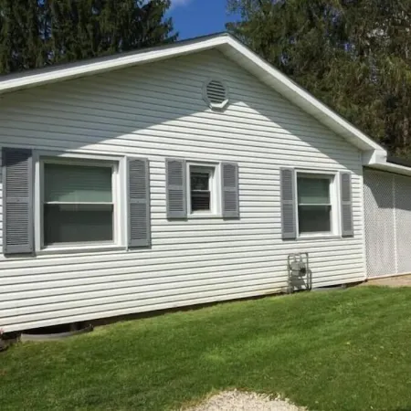Cozy Comfort. Close to Town, But in Private, Quiet Area.