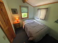 Cozy Jasper Lake Cabin:Sleeps 4, Lakefront Views, Porch, Private Close to Beach!