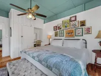 Historic home half a mile from Downtown Denison and minutes to Lake Texoma. Hotele w: Denison