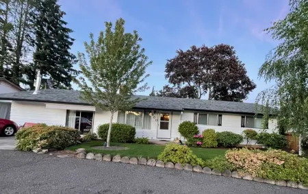 Charming single level updated home~Centrally located