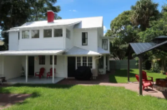 The Flowers House - Downtown Historic Home in the Heart of Mount Dora
