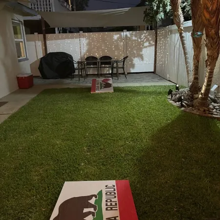 2 bed 2 bath 3 blocks from water! Sleeps 6 - Dog Run!