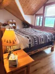 Rustic 1 bedroom, 1 bath, 2 minutes from the West Glacier Park 더 루프 트레일헤드 주변 호텔
