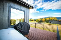 Shred Lodge - Luxurious modern home on the golf course with 180 degree views