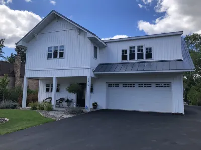 Park Point Getaway - Modern - New - 1 Mile to Canal Park - Half block to Beach