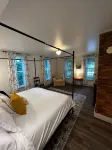 Charming renovated historical farmhouse in the heart of wine country!