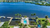 Palm Bay Club!!! Resort Style Living on Siesta Key!!!  Beach to Bay!!!