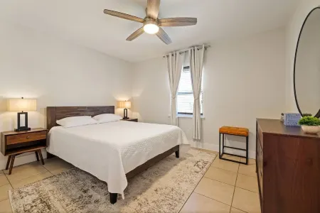 Easy. Clean. Simple.  Panama City Beach FL Отели в г. Аппер-Гранд-Лагун