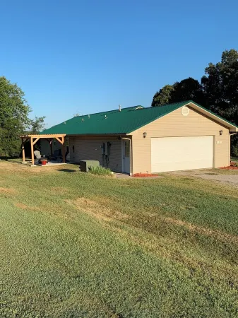 Entire home located near Eureka Springs, Branson and Northwest Arkansas Corridor Отели в г. Carroll County