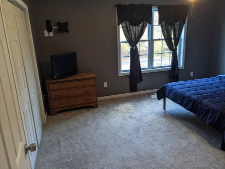 Quiet 3 BR 1.5 Bath Duplex Near 5 Colleges, Connecticut River, and Hiking Trails