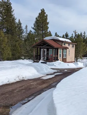 Heigh Ho Tiny Home 30 minutes from Yellowstone