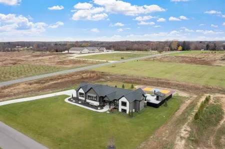 7bd 8bath Hot tub, Pool, Game Room, Sauna, Professional Pickleball Court