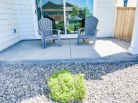 Beautiful Newer Home! Bozeman/Belgrade Area Hotels near Signature Flight Support BZN - Yellowstone Jet Center at Bozeman Int'l Airport