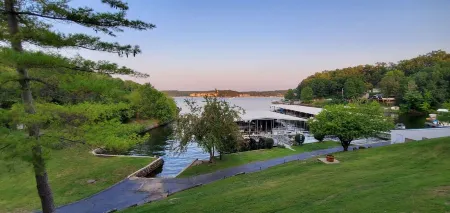 LAKE FRONT, UPDATED 2 BED 2 BATH OSAGE BEACH