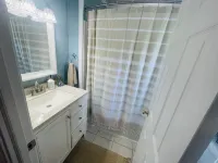 1BR beach getaway: pool, pier, sunset views. Full amenities. Near beach access. - Pools