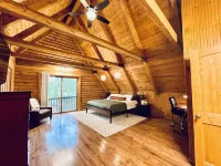 New Listing! Lakefront Cabin | Lake Norman | Sleeps 10 | Large Deck | Kayaks!
