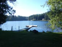 Lovely Lake Crabapple Lakefront Home Hotels in Lake Goodwin