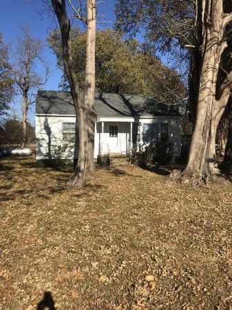 Next door to Wildlife Mgmt Area. Full kitchen, washer/dryer.