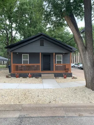 Rustic Roost - Cozy Cottage near downtown El Dorado, KS Hotels near Prairie Rose Chuckwagon Supper