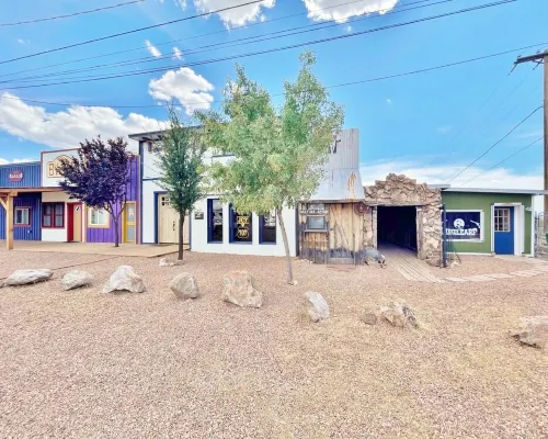 Brand New House Right on Allen St one Block from the Birdcage Hotels in Tombstone