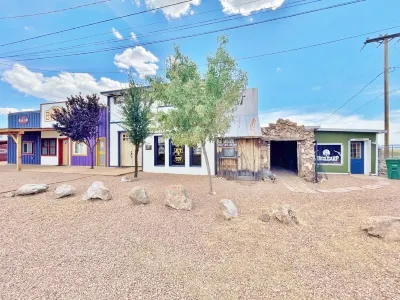 Brand New House Right on Allen St one Block from the Birdcage Hotels near O.K. Corral