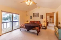 Pet Friendly TreeHaven Retreat
