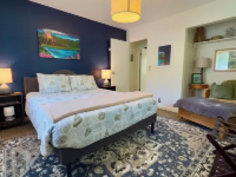 Lovely Art Cottage 5 Min. to Volcanoes  Natl Park-Clean, Cozy, Comfort -2 Bdrm ボルケーノのホテル