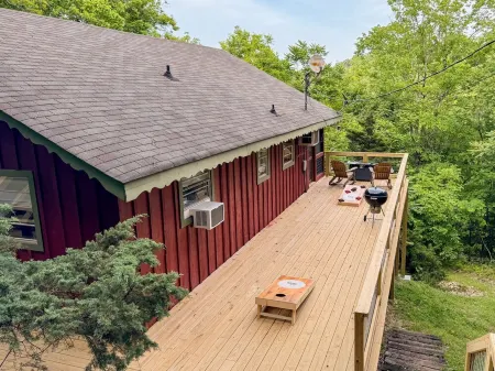 State Parks & Lake Access! Screened Porch, MountainViews, Kayaks, LuxBeds, Games