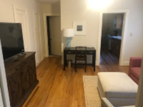 Quiet, home-style stay in historic Washington Park neighborhood.