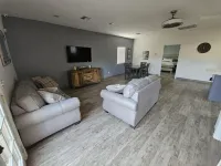 Spacious, cozy, and modern guest house in charming Queen Creek with AC & WiFi