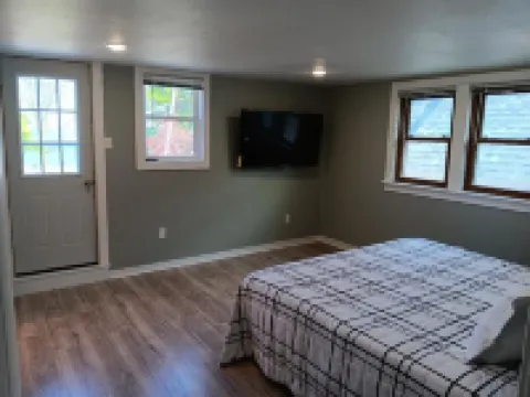 Beach House on the shores of Lake Michigan Near downtown Sheboygan