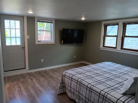 Beach House on the shores of Lake Michigan Near downtown Sheboygan Отели в г. Sheboygan