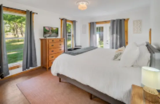 Cabin In the Finger Lakes near the Seneca Lake Wine Trail and Watkins Glen