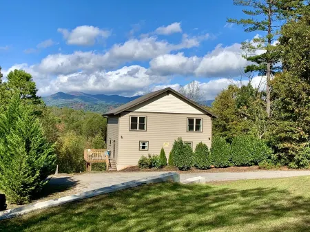 Breathtaking Mountain View, Convenient Location, Dog Friendly, A Отели рядом с достопримечательностью «Charles D Owen Park»