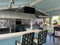 Spacious home directly on Lake Grassy canal. Boat house, hot tub & pool table Hotels in Highlands County