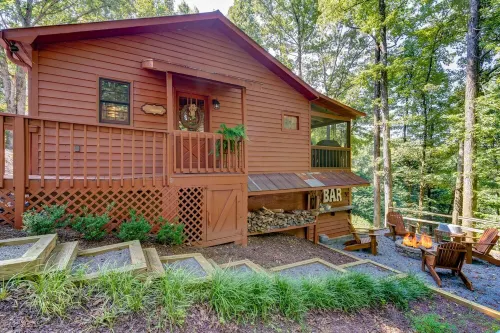 Luxury Retreat Overlooking the 11th Tee at Whitepath Golf Course in Ellijay